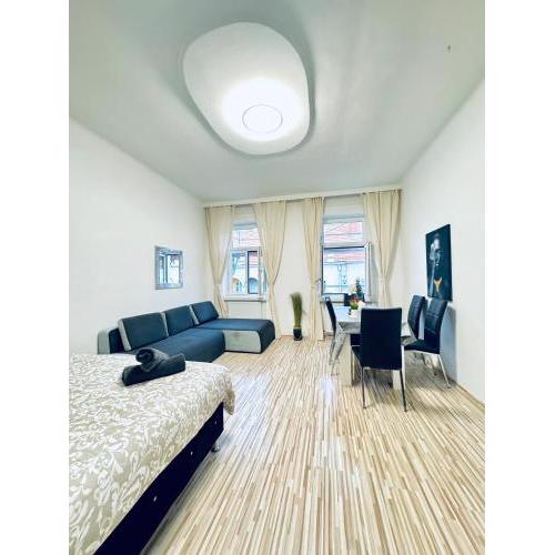 Affordable 2BR Apartment, Close to Danube River