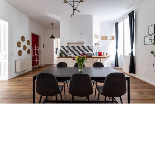 HM • Spacious 2BR by Metro/Center