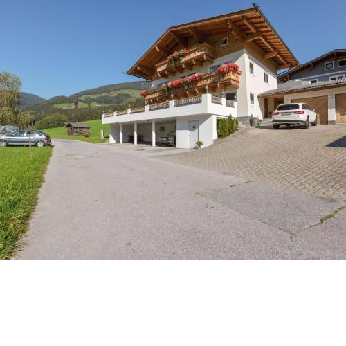 Upscale Apartment in Salzburg with terrace and country views